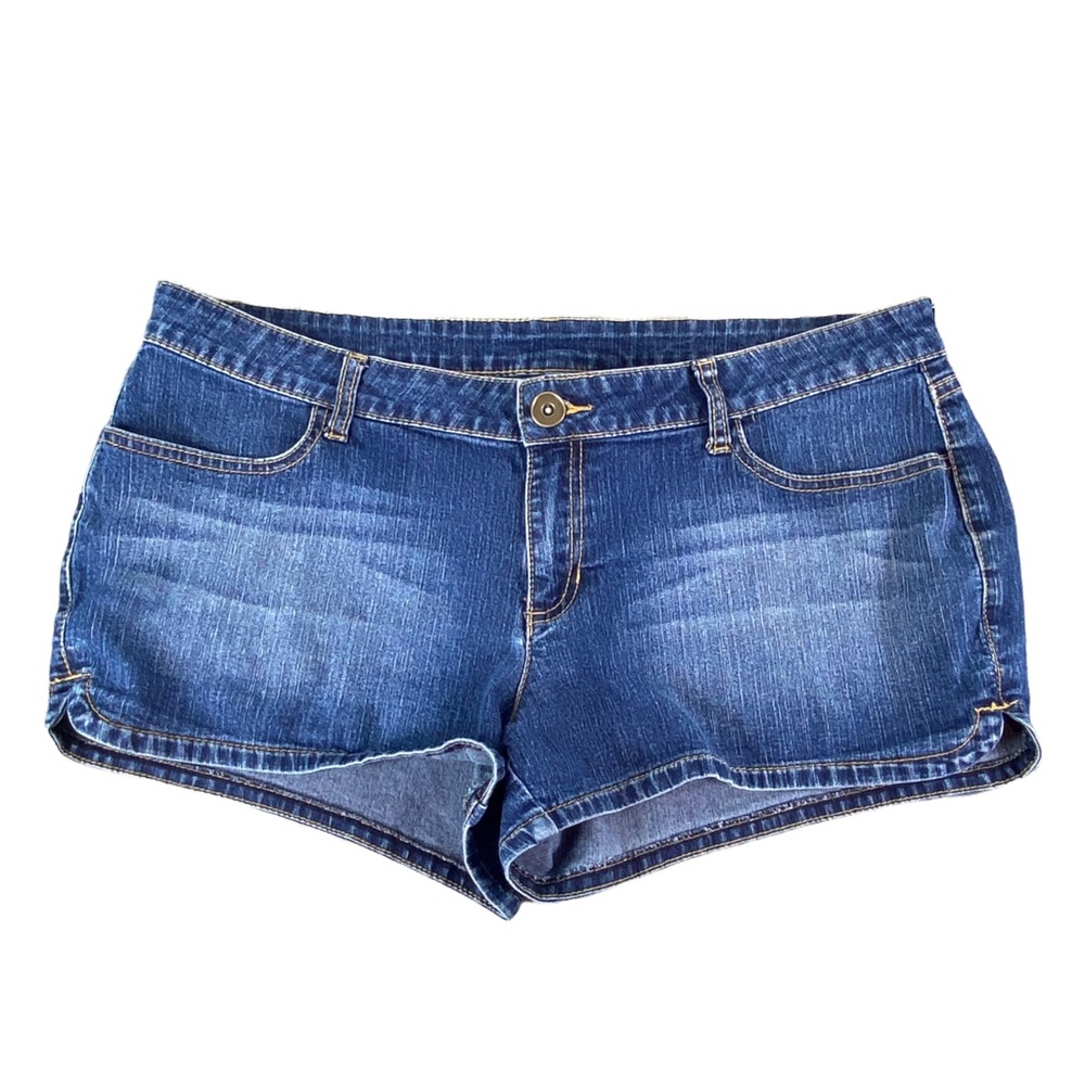 Woman’s City Streets denim shorts size 15